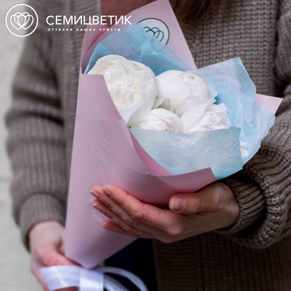 Букет из 5 белых пионов Premium