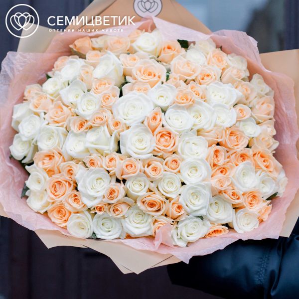 Букет из 101 кремовой и белой розы 40 см (Россия)