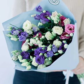 Букет из 15 лизиантусов микс