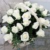 Корзина с 25 белыми розами (Россия) с фисташкой