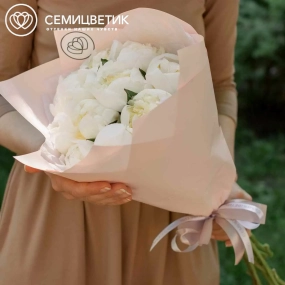Букет из 11 белых пионов Premium в розовой пленке