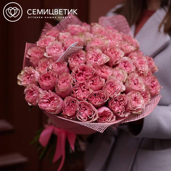 Букет из 51 розовых пионовидных роз Love Me Tender 40 см