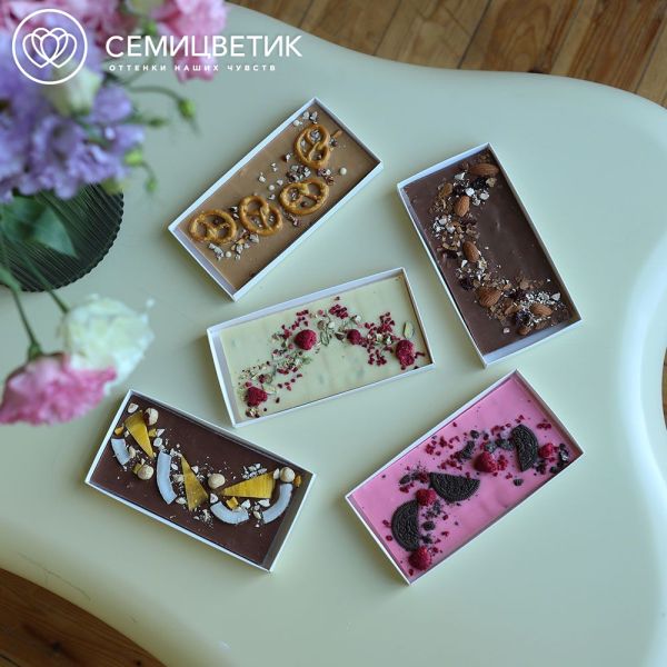 Шоколад ручной работы с манго, фундуком и кокосом 100 гр