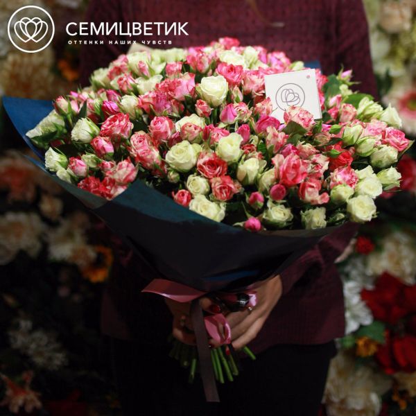 Букет из 101 бело-кремовой кустовой розы 40 см (Кения) 
