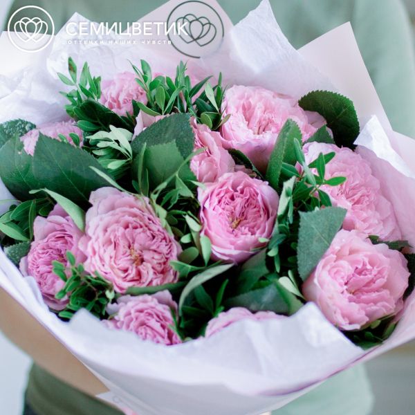 Букет из 11 розовых пионовидных роз Mayra's Pink 40 см с фисташкой