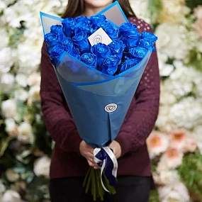 Букет из 25 синих роз 60 см (Эквадор) в голубой пленке
