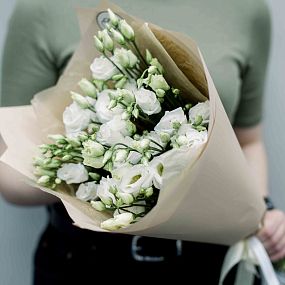 Мини-букет  из 9 белых лизиантусов