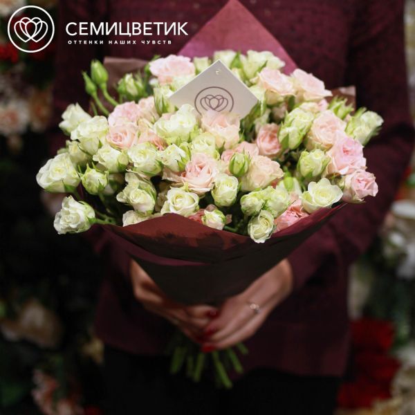 Букет из 15 кустовых розовых и фисташковых роз 40 см (Кения)