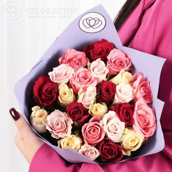 Букет из 25 роз микс (Кения) 35-40 см в сиреневой пленке