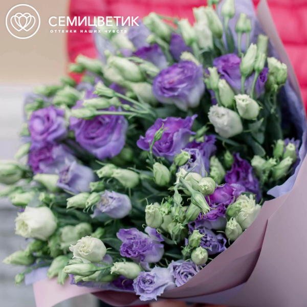 Букет из 15 фиолетовых лизиантусов в сиреневой пленке