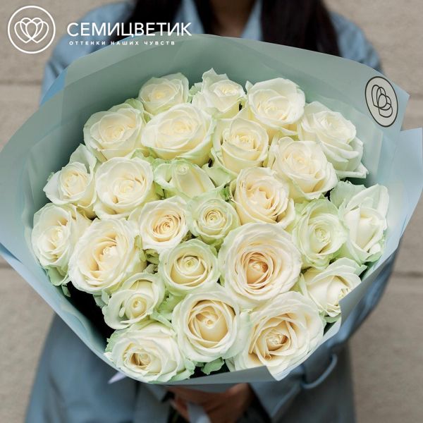 Букет из 25 белых роз 70 см (Россия)