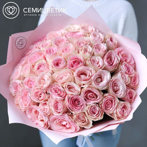 Букет из 51 нежно-розовой розы Esperance 50 см (Кения) в розовой пленке