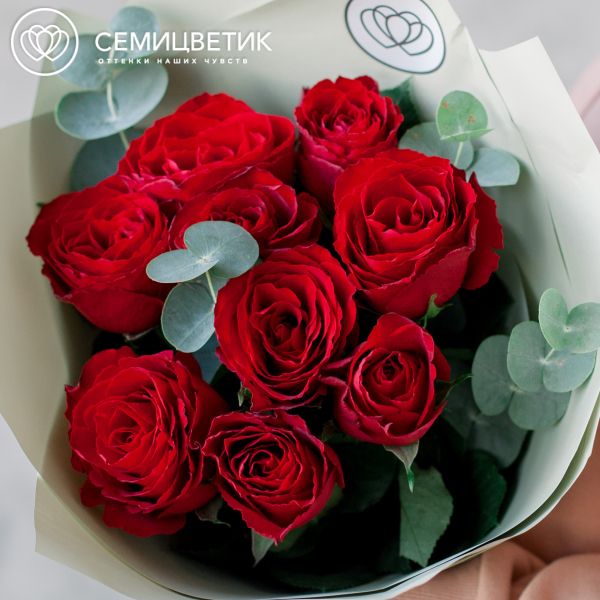 Букет из 9 красных роз 40 см (Кения) с эвкалиптом