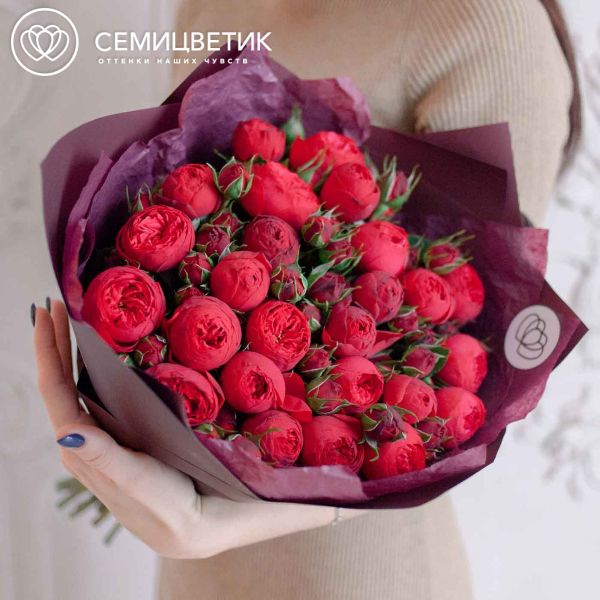 Букет из 25 красных кустовых пионовидных роз Red Piano 40 см
