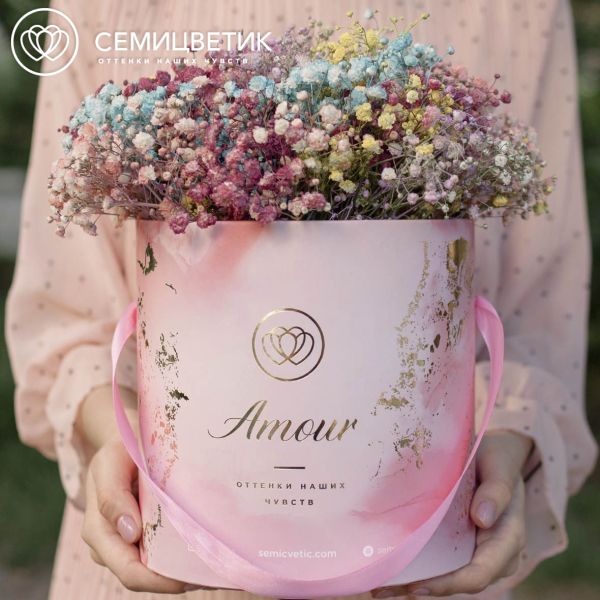 Букет в розовой шляпной коробке Amour Mini из 9 гипсофил микс
