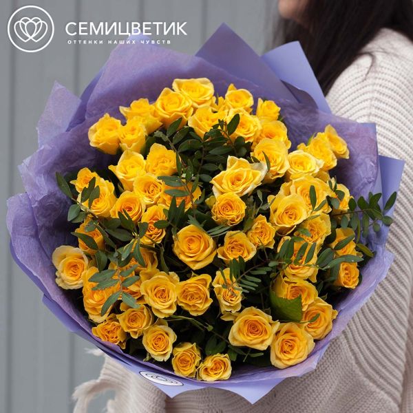 Букет из 51 желтой розы 35-40 см (Россия) с фисташкой