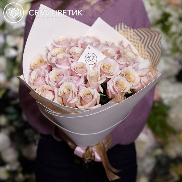 Букет из 25 нежно-розовых роз Mother of pearl 50 см (Эквадор)