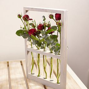 Деревянная рамка с красной пионовидной розой Red Piano и эвкалиптом