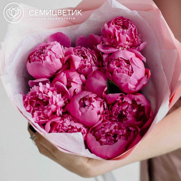 Букет из 11 ярко-розовых пионов Standart Plus
