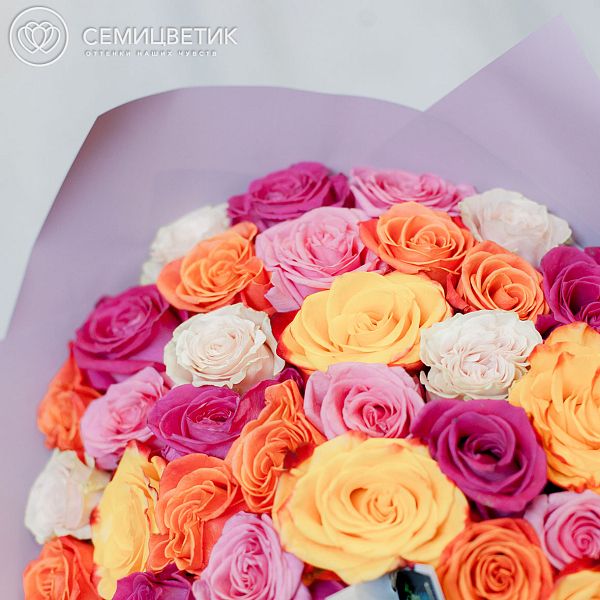 Букет из 51 розы 50 см яркий микс (Эквадор)