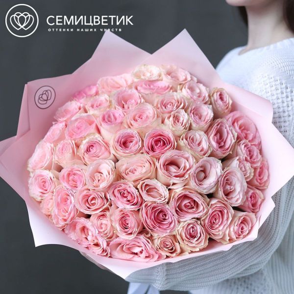 Букет из 51 нежно-розовой розы Esperance 50 см (Кения) в розовой пленке