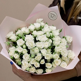 Букет из 15 белых кустовых роз 40 см (Кения)