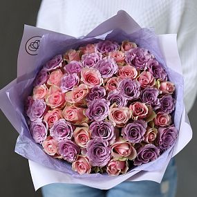 Букет из 51 сиреневой и нежно-розовой розы 35 см (Кения)