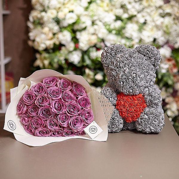 Мишка из роз серый с красным сердечком 40 см