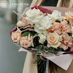 Кремовый букет с орхидеями 