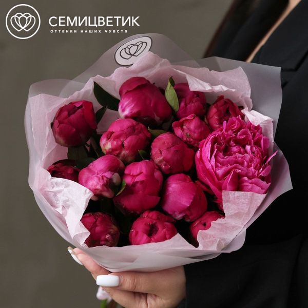 Букет из 15 ярко-розовых пионов Red Sarah Bernhardt Premium