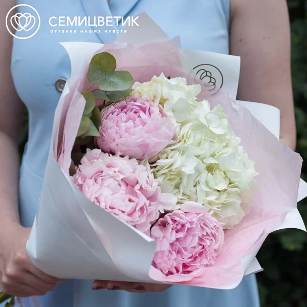 Букет из розовых пионов Premium с гортензией и эвкалиптом