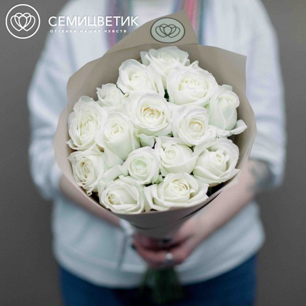 Букет из 15 белых роз 70 см (Россия) в кремовой пленке