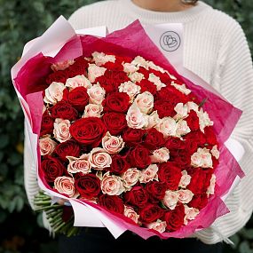 Букет из 101 красной и нежно-розовой розы 40 см (Кения)