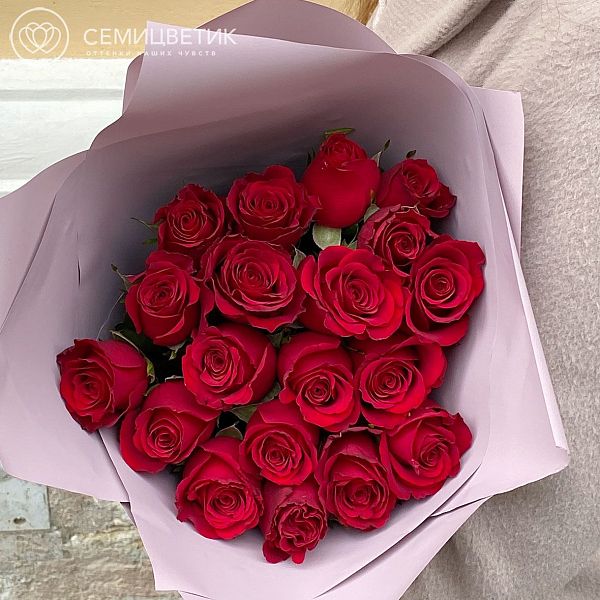 19 красных роз (Кения) 40 см Premium
