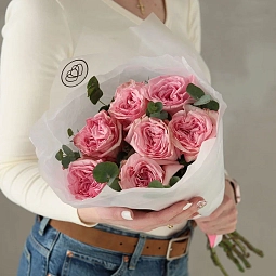 Букет из 7 пионовидных нежно-розовых роз Pink Ohara (Эквадор) 50 см с эвкалиптом