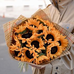 Монобукет  из 15 подсолнухов
