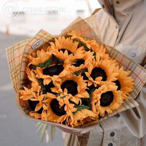 Букет из 15 подсолнухов