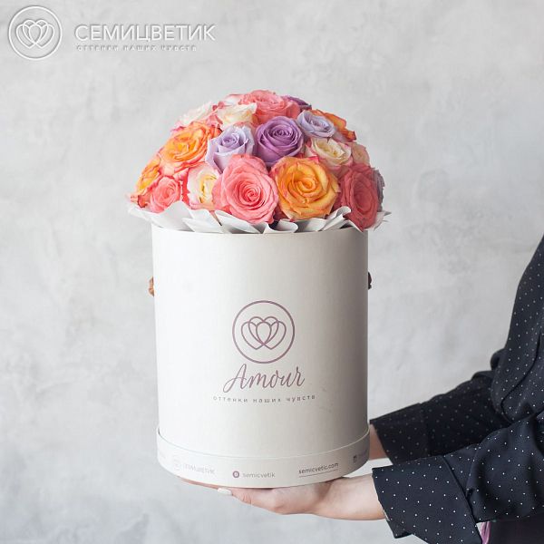 33 розы микс (Эквадор) в белой коробке Amour ZL