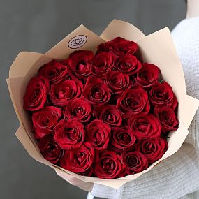 Букет из 25 красных роз Ever Red 70 см (Кения)