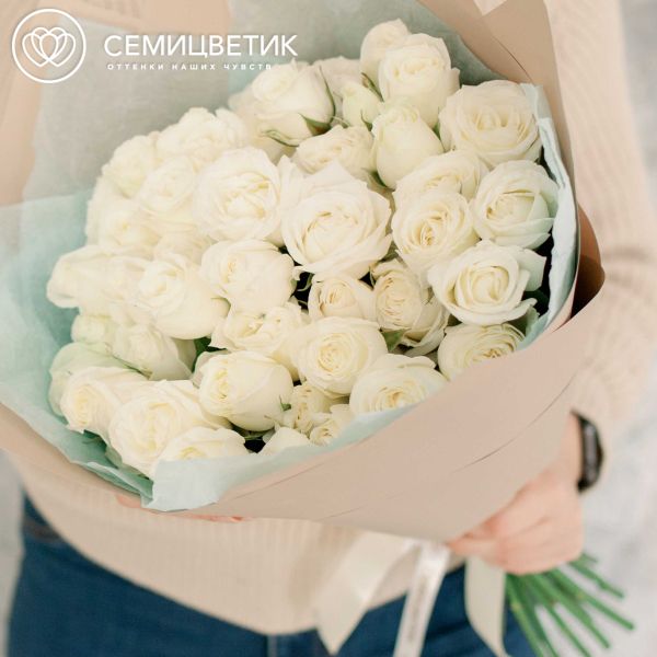 Букет из 15 белых кустовых роз 40 см (Эквадор)
