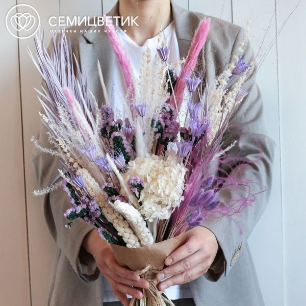 Букет из сухоцветов с пальмой лиловой, мискантусом, лагурусом, нигеллой и статицей