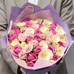 Букет из 51 розовой, белой и нежно-розовой розы 40 см (Кения)