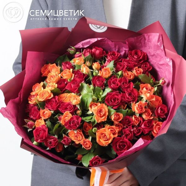 Букет из 23 красных и оранжевых кустовых роз 40 см (Кения)