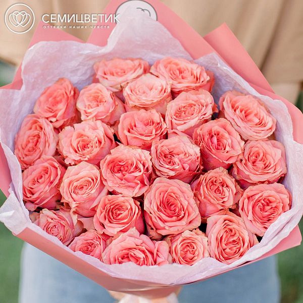 Букет из 25 кораллово-розовых пионовидных роз Wild Love 40 см (Эквадор)