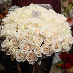 Букет из 51 белой розы Vendela 60 см (Эквадор)