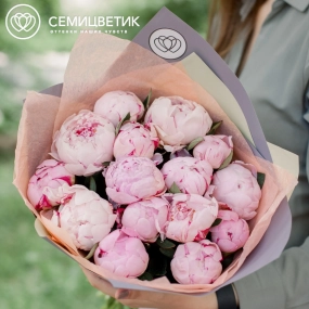 Букет из 15 розовых пионов Standart Plus в сиреневой пленке