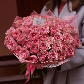 Букет из 51 розовых пионовидных роз Love Me Tender 40 см