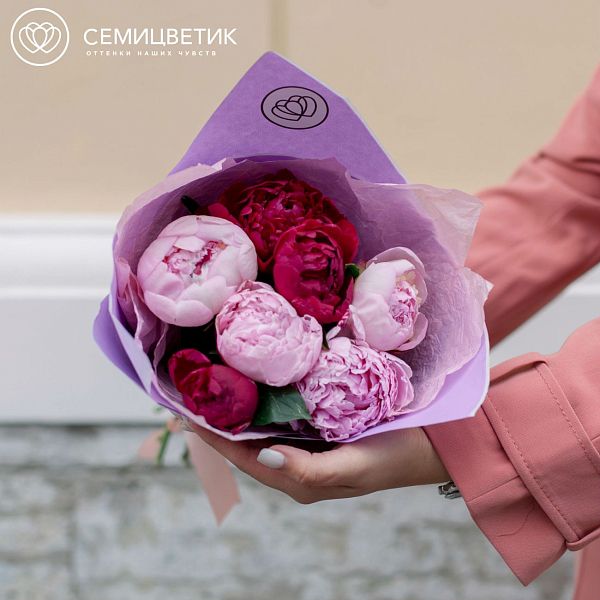 Букет из 7 пионов Standart микс