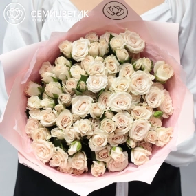 Букет из 21 кремовой кустовой розы 40 см (Кения) в розовой пленке