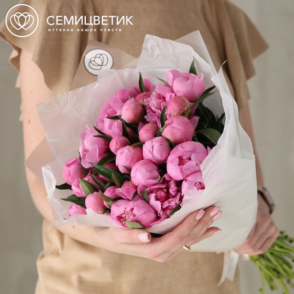 Букет из 25 ярко-розовых пионов Standart Plus